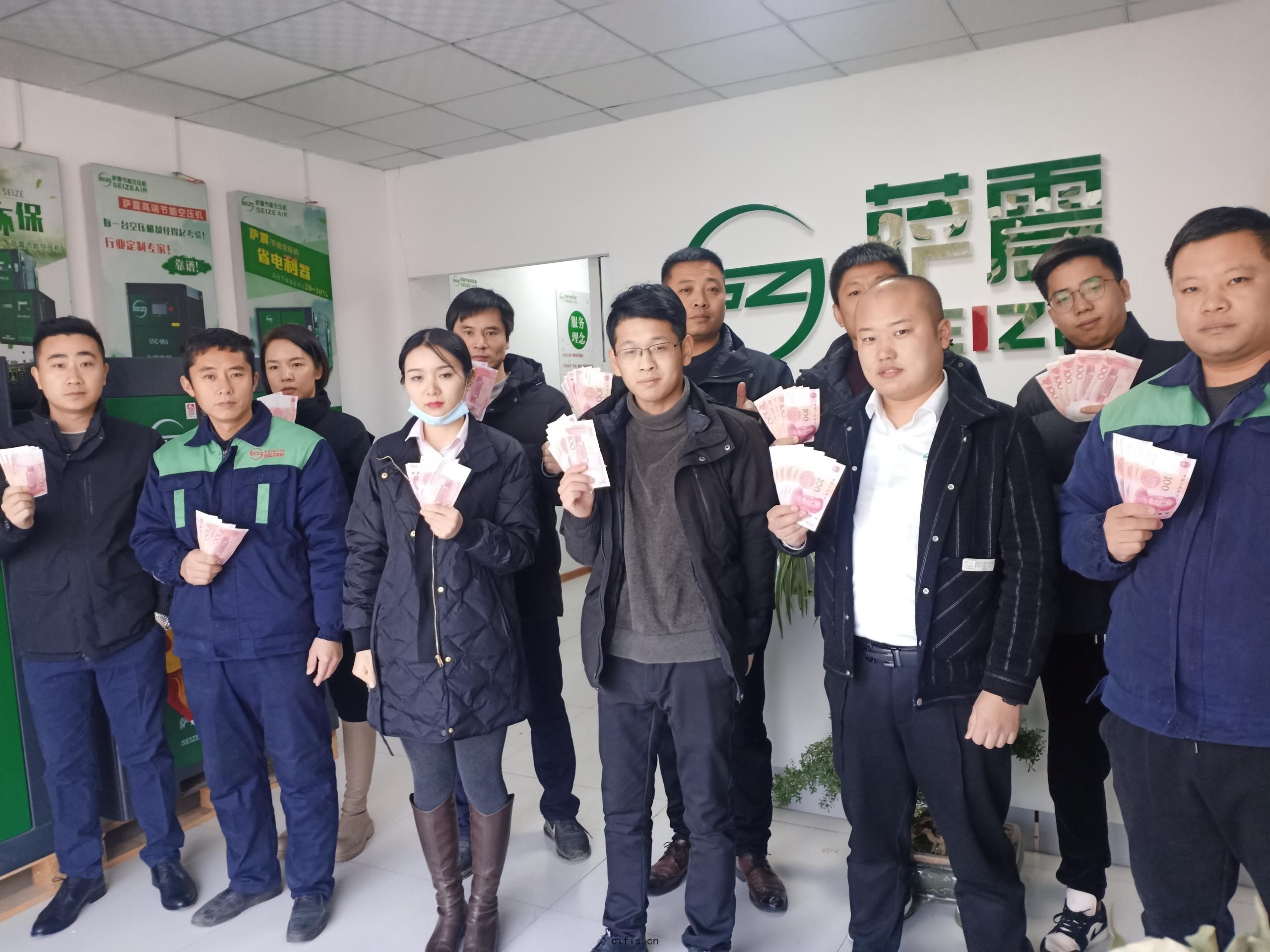 薩(sà)震智能節能空(kōng)壓機全國各地開工紅(hóng)包