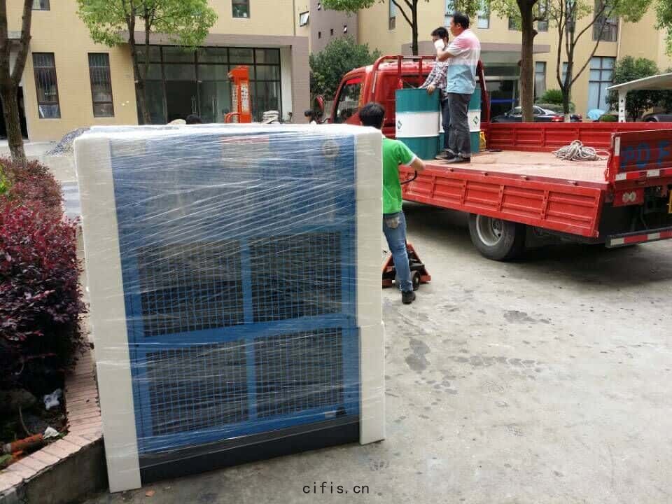 薩震螺(luó)杆空(kōng)壓機(jī)即(jí)將裝(zhuāng)車