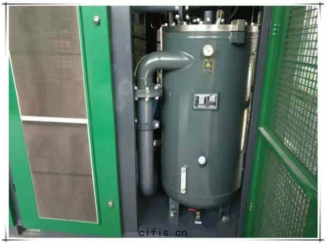 薩震空壓機(jī)油(yóu)氣桶