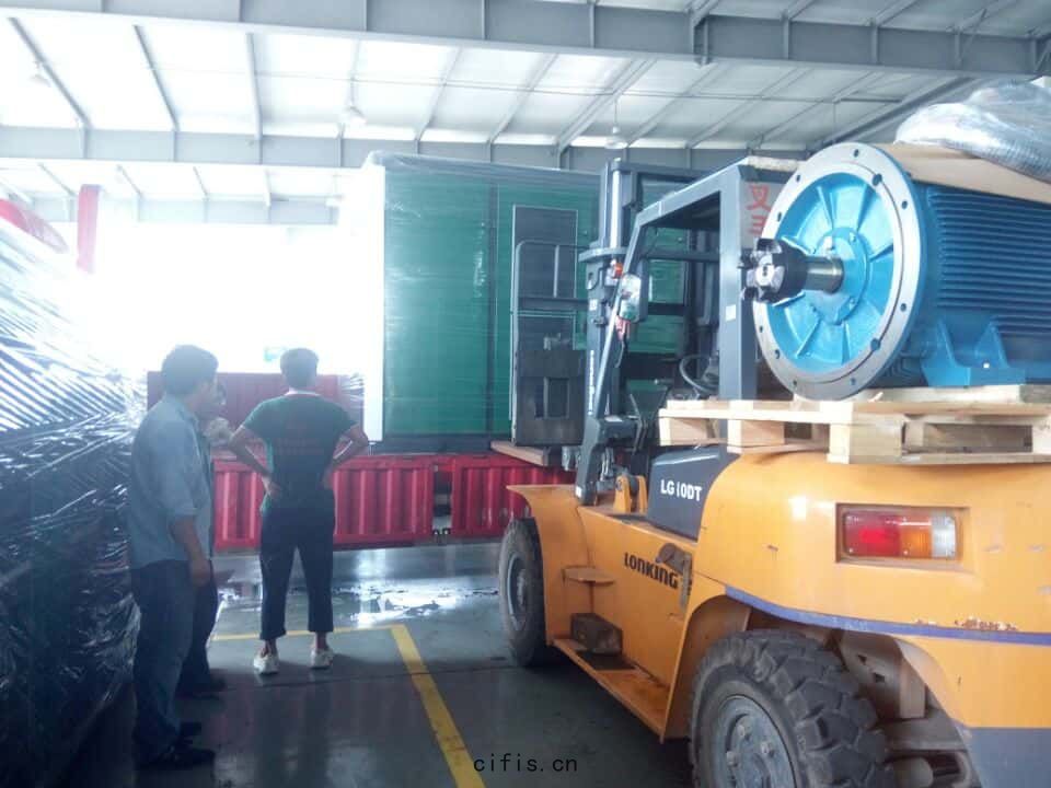 薩震(zhèn)空(kōng)壓(yā)機(jī)裝車