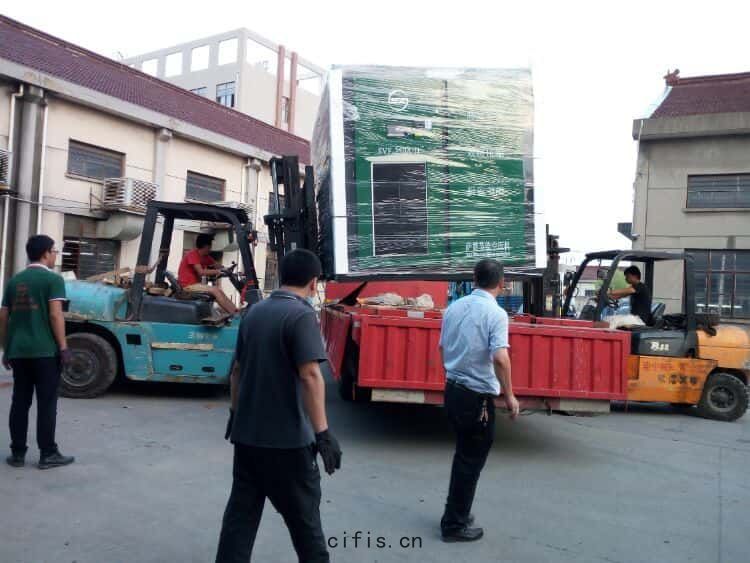 薩(sà)震(zhèn)節(jié)能空壓機運(yùn)下車
