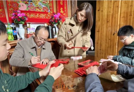 薩震(zhèn)節(jié)能空壓機(jī)總(zǒng)經理(lǐ)程(chéng)紅(hóng)星