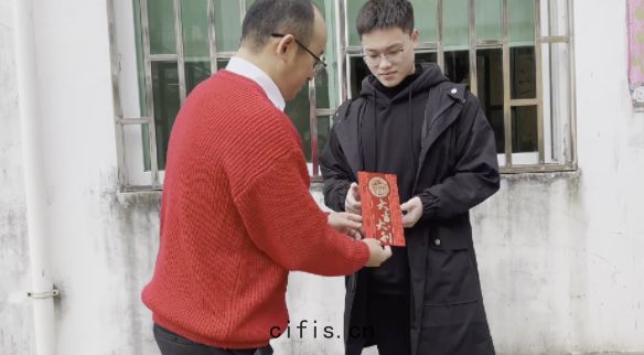 薩(sà)震節能空壓機(jī)總經理(lǐ)程紅星(xīng)
