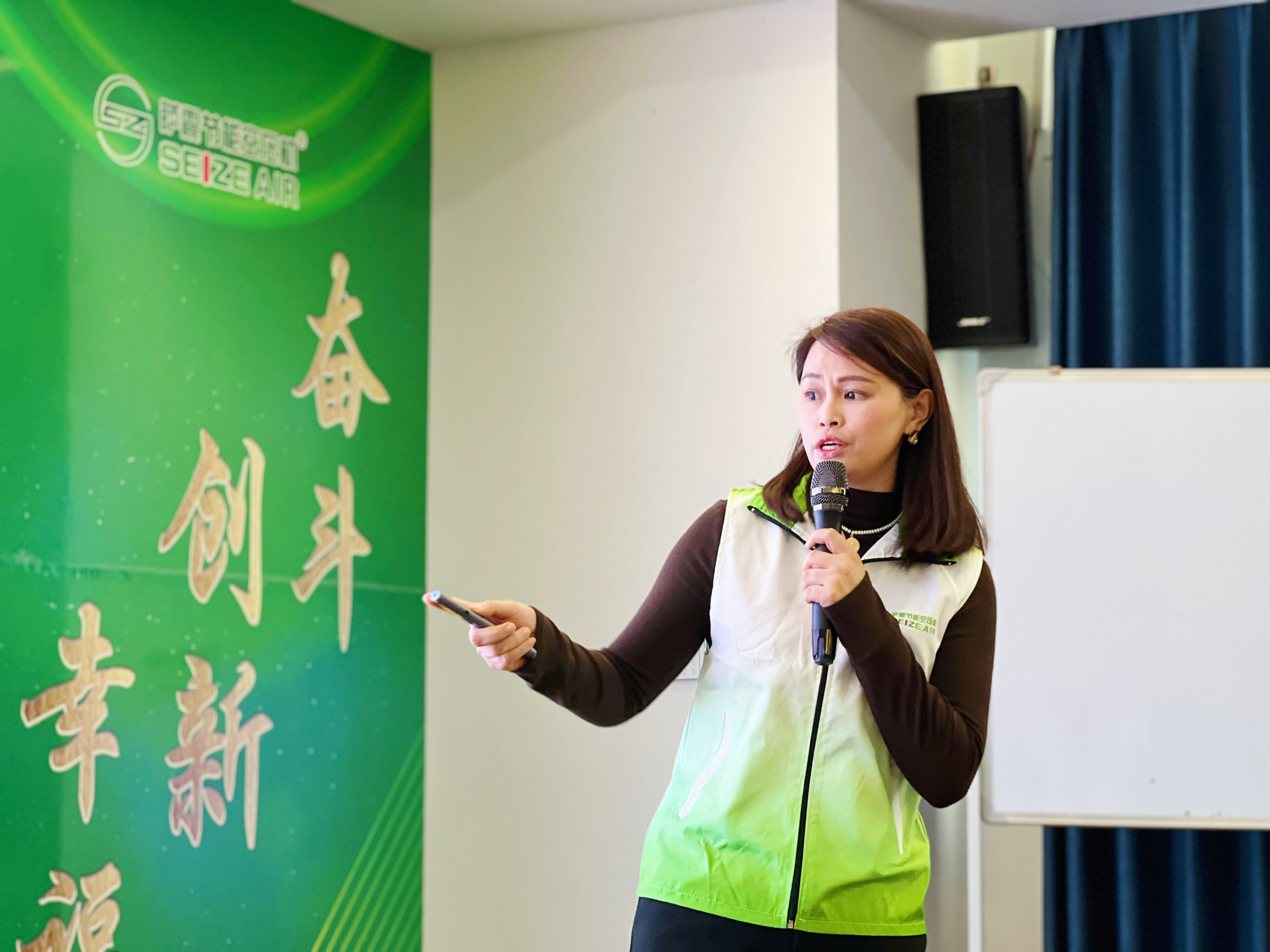 薩震(zhèn)節能(néng)空壓機(jī)運營中(zhōng)心副總(zǒng)裁餘(yú)總