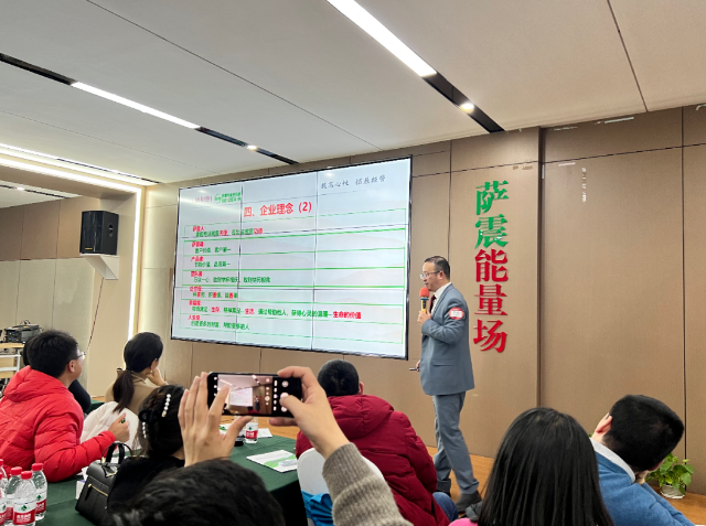 薩(sà)震(zhèn)節(jié)能空壓機總(zǒng)經(jīng)理程紅星