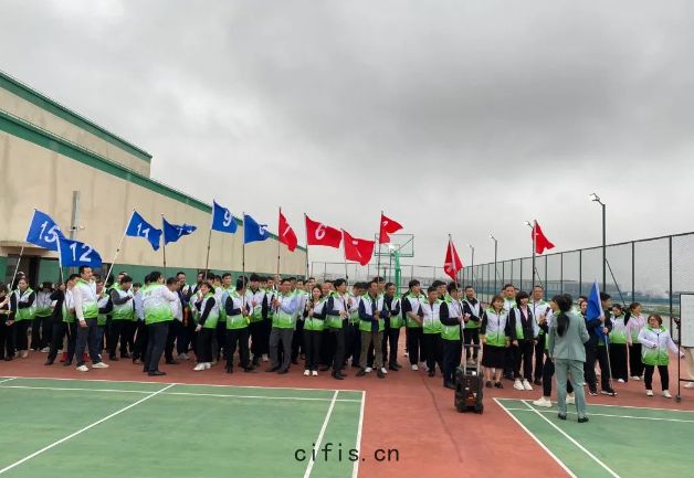 為(wéi)建(jiàn)立優秀(xiù)的人(rén)才管(guǎn)理隊伍，更好(hǎo)地(dì)提(tí)高企業管理水平，助(zhù)推(tuī)企業高質量發展。4月13-14日，薩(sà)震(zhèn)節(jié)能空壓(yā)機攜手(shǒu)中旭教育在(zài)薩(sà)震(zhèn)上海(hǎi)總(zǒng)部(bù)開(kāi)展(zhǎn)企(qǐ)業(yè)內訓課(kè)程(chéng)《超級(jí)經理人(rén)》培訓。