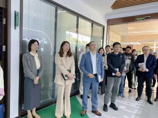 九三(sān)學社金山區委青(qīng)年工(gōng)作(zuò)委(wěi)員會2024年工作(zuò)會議(yì)暨(jì)“青年讀(dú)書會”啟(qǐ)動(dòng)儀式(shì)在薩(sà)震(zhèn)節能空壓機(jī)舉行